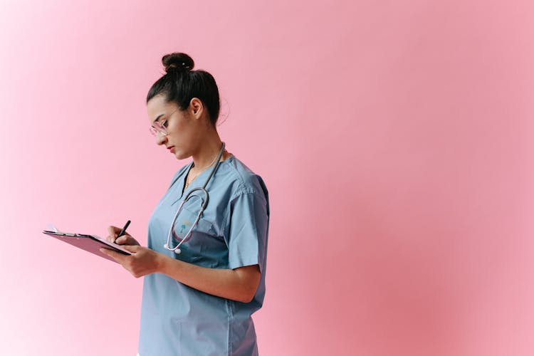 Top Nursing Scholarships for Immigrants in 2024: How to Apply